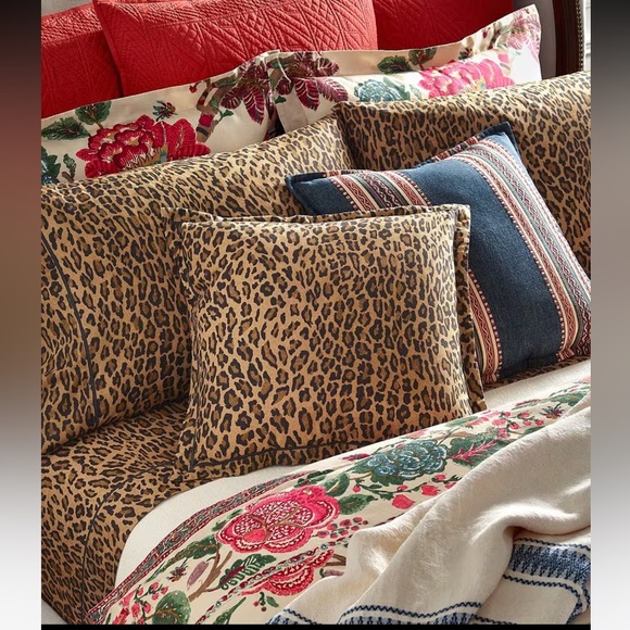 Ralph Lauren
Teagan Floral Twill Comforter - Picture 2 of 5